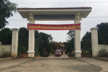 Vợ hiệu trưởng mang bìa đất của trường đi... cầm cố