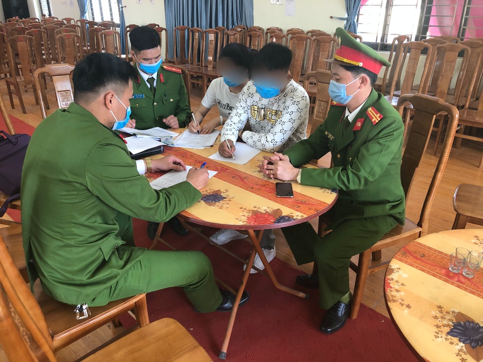 Đốt pháo ngày tết, đăng phây, 2 thanh niên bị phạt 3 triệu đồng - 1 Đốt pháo ngày tết, đăng phây, 2 thanh niên bị phạt 3 triệu đồng - 1