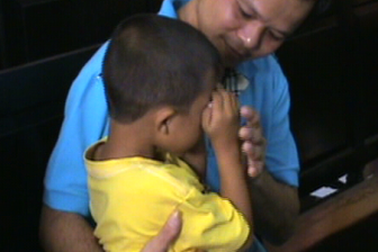 Vụ chai nước có ruồi: Luật sư nhận làm cha đỡ đầu con bị cáo Minh