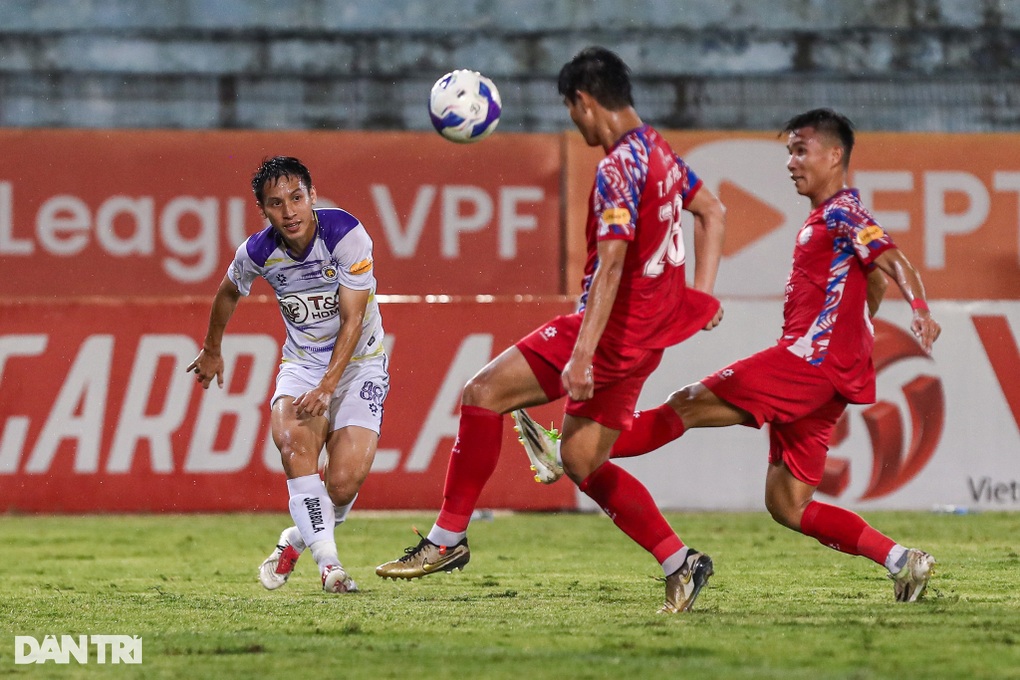Van Quyet រះ, Hanoi FC បន្តសង្ឃឹមប្រជែងជើងឯកជាមួយ Nam Dinh - 3 Văn Quyết tỏa sáng, Hà Nội FC níu giữ hy vọng đua vô địch với Nam Định - 3