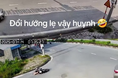 Ô tô chuyển hướng ẩu, gây tai nạn cho người đi xe máy rồi bỏ chạy