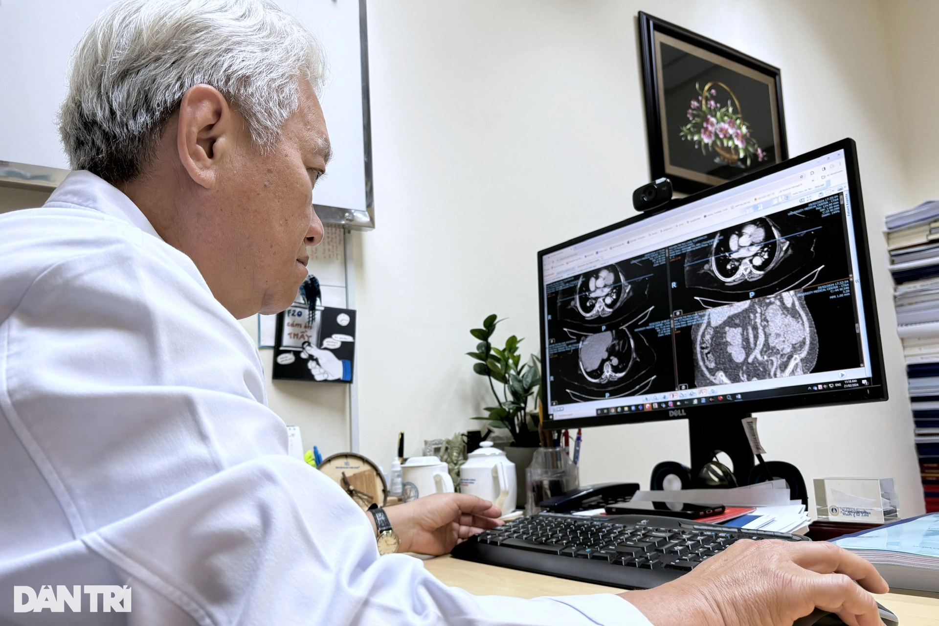 Tân Phó giáo sư y khoa tuổi 60 và nỗi lo bác sĩ bị trói mình vào máy móc - 2 Tân Phó giáo sư y khoa tuổi 60 và nỗi lo bác sĩ bị trói mình vào máy móc - 2