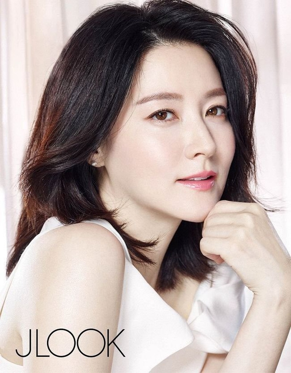 Hành động đẹp của Lee Young Ae giữa thảm kịch giẫm đạp ở Itaewon - 2 Hành động đẹp của Lee Young Ae giữa thảm kịch giẫm đạp ở Itaewon - 2