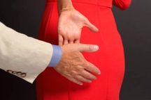 Gã đàn ông có vợ vẫn quấy rối tôi bằng lời lẽ biến thái