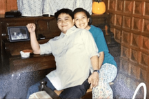 Người chồng qua đời vẫn tổ chức kỷ niệm lễ cưới, tặng hoa vợ hàng năm