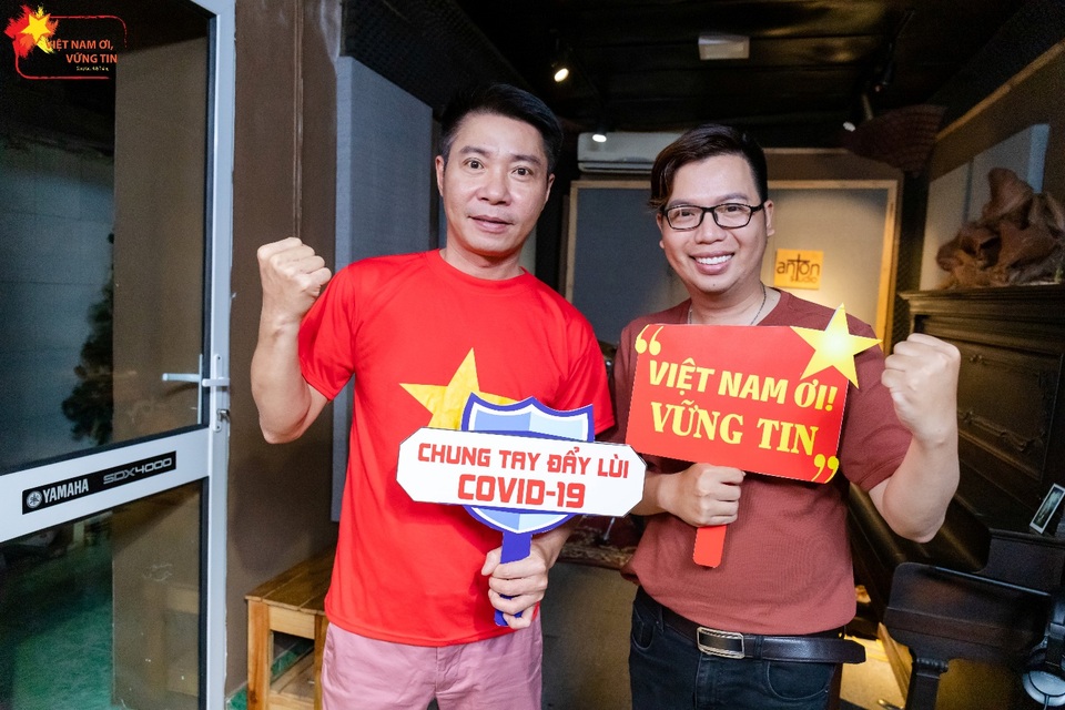 Công Lý, Quang Thắng, Holy Thắng cùng dàn sao hát “Việt Nam ơi! Vững tin!” - 2 Công Lý, Quang Thắng, Holy Thắng cùng dàn sao hát “Việt Nam ơi! Vững tin!” - 2