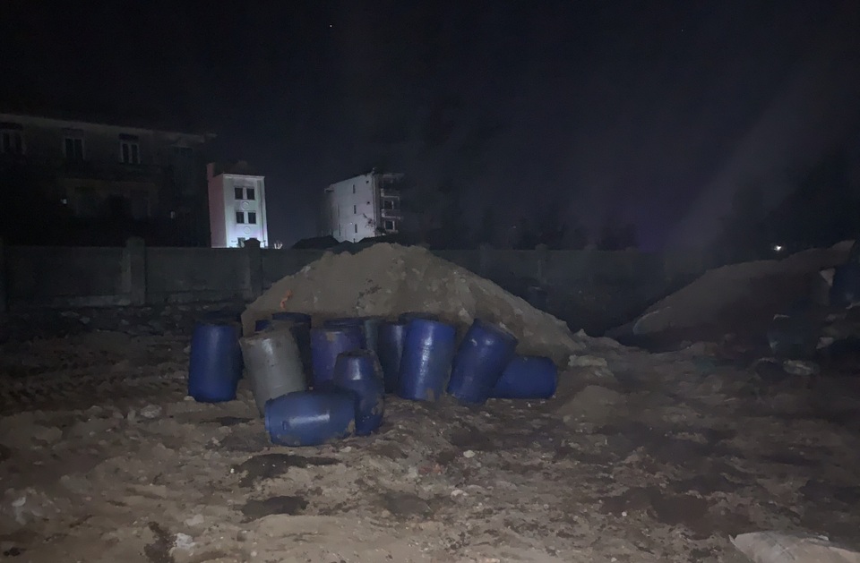 Dân bị tra tấn bởi 34 tấn bã mắm, cán bộ nói không còn cách nào khác - 1