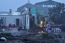 Bão số 10 gây mất điện diện rộng, hơn 1,8 triệu khách hàng bị ảnh hưởng