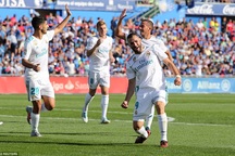 C.Ronaldo ghi bàn giúp Real Madrid lên ngôi nhì bảng La Liga