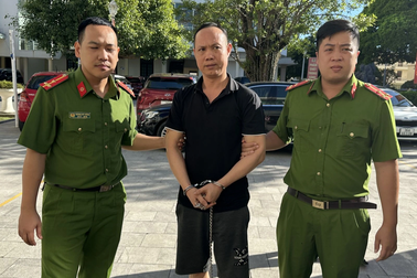 Trốn truy nã về tội buôn ma túy vẫn tổ chức bảo kê, đòi nợ thuê