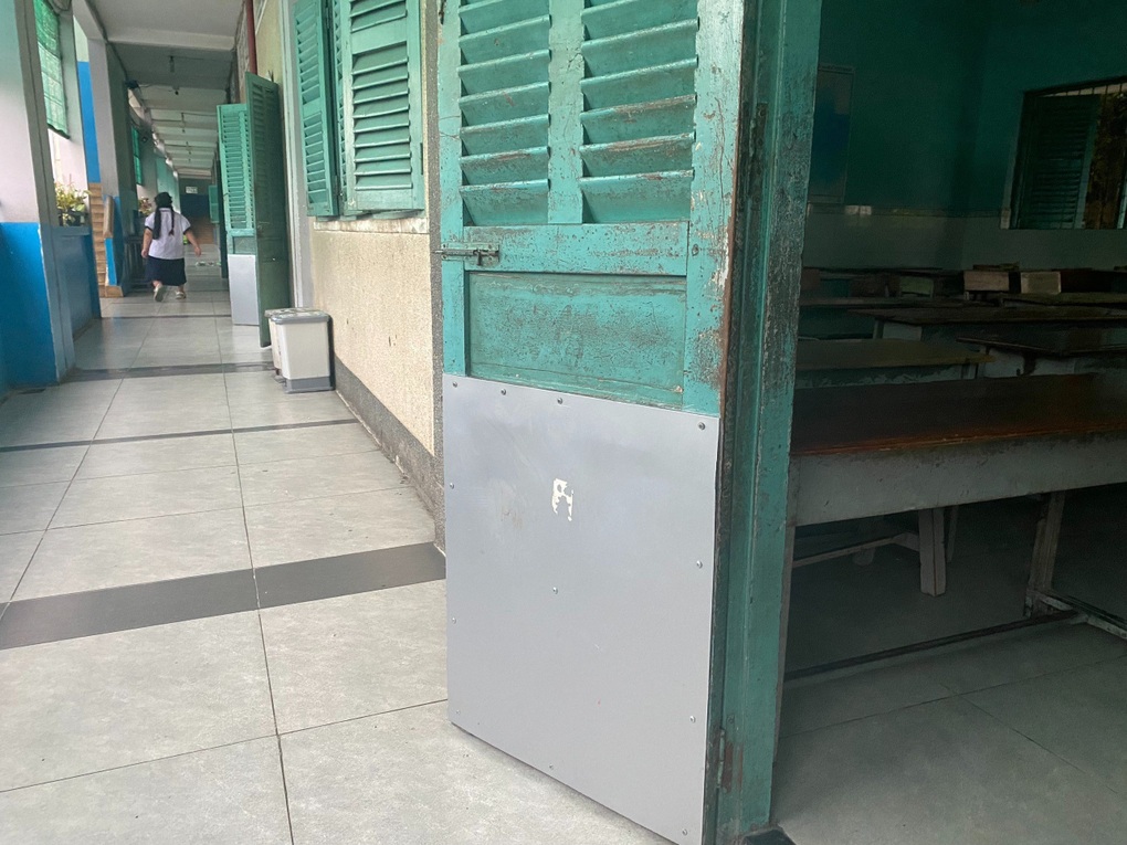 Hết năm học, nhà trường gây bão vì vận động gần nửa tỷ sơn, sửa phòng - 4 Hết năm học, nhà trường gây bão vì vận động gần nửa tỷ sơn, sửa phòng - 4