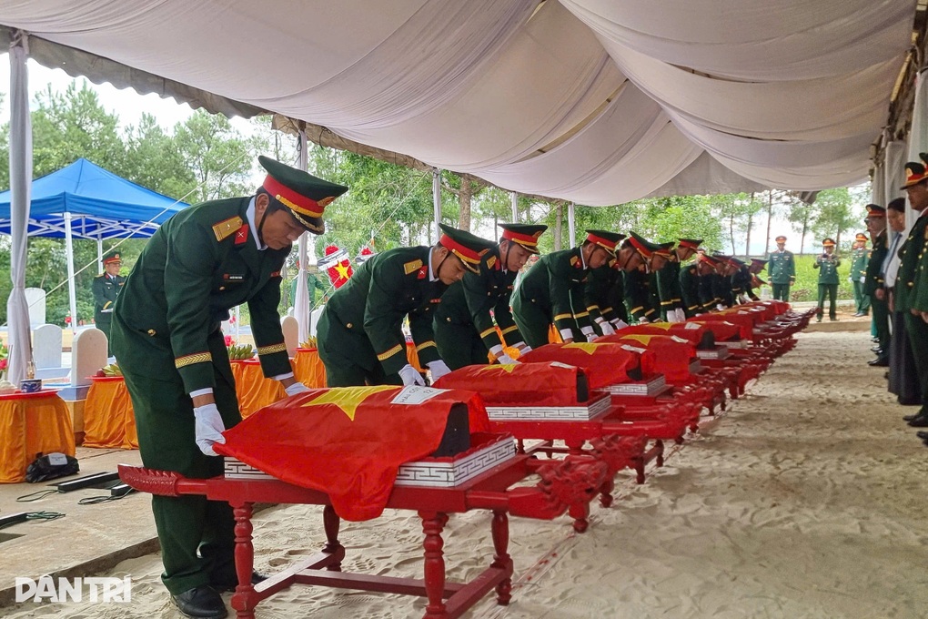 Hành trình đưa 12 người lính trở về sau hàng chục năm nằm lại giữa rừng sâu - 4 Hành trình đưa 12 người lính trở về sau hàng chục năm nằm lại giữa rừng sâu - 4