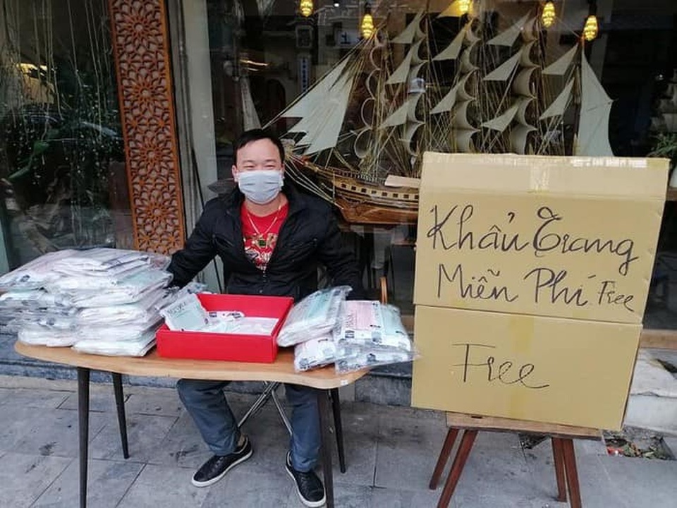 Ấm lòng những hình ảnh đẹp của người Việt giữa mùa dịch virus corona - 7 Ấm lòng những hình ảnh đẹp của người Việt giữa mùa dịch virus corona - 7