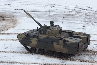 Thiết giáp Nga nã nhầm hỏa lực vào trung tâm thương mại