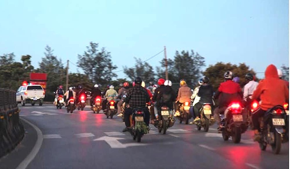 Tiết lộ của người đàn ông bỏ quên vợ con dọc đường về quê tránh dịch - 2 Tiết lộ của người đàn ông bỏ quên vợ con dọc đường về quê tránh dịch - 2