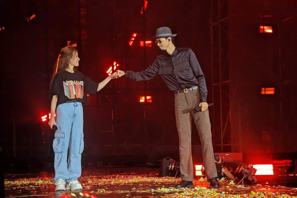 Đêm nhạc của Hoàng Thùy Linh: Hoành tráng, đã mắt nhưng hát live thế nào? - 4 Đêm nhạc của Hoàng Thùy Linh: Hoành tráng, đã mắt nhưng hát live thế nào? - 4