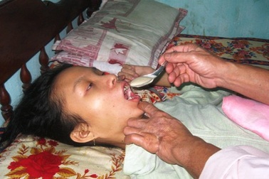 Nụ cười dần tắt trên gương mặt nữ sinh 17 tuổi bị nhồi máu não