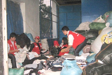 Quần áo cứu trợ thành... giẻ lau: Bài học lớn về tiếp nhận cứu trợ