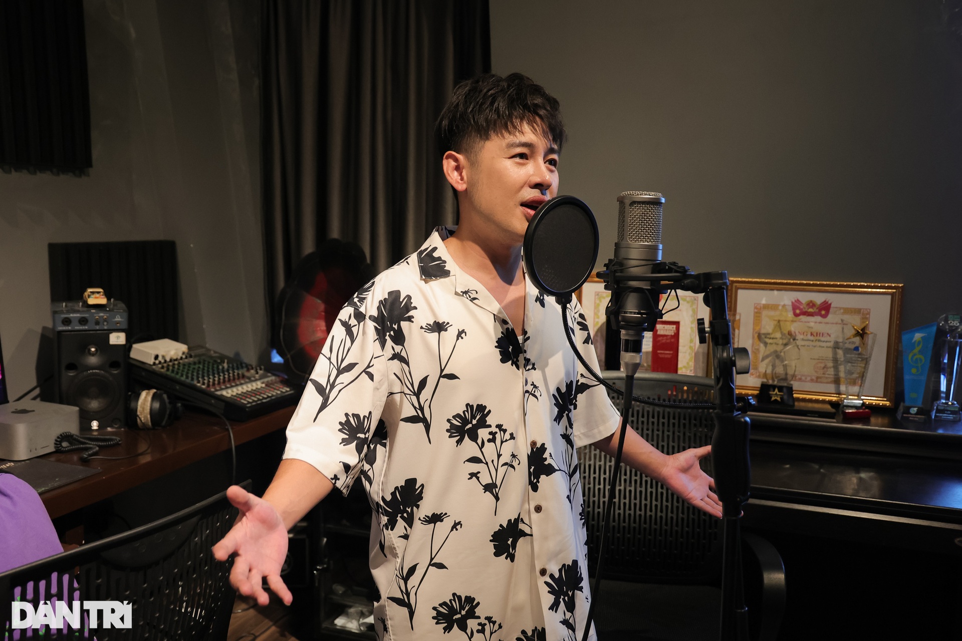 Võ Hạ Trâm, Bùi Lan Hương và dàn sao hào hứng thu âm Rực rỡ ngày mới - 6 Võ Hạ Trâm, Bùi Lan Hương và dàn sao hào hứng thu âm Rực rỡ ngày mới - 6