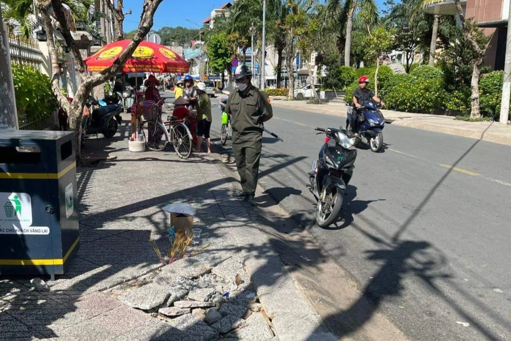 Phát hiện thi thể bé trai sơ sinh đặt trong thùng giấy - 1 Phát hiện thi thể bé trai sơ sinh đặt trong thùng giấy - 1