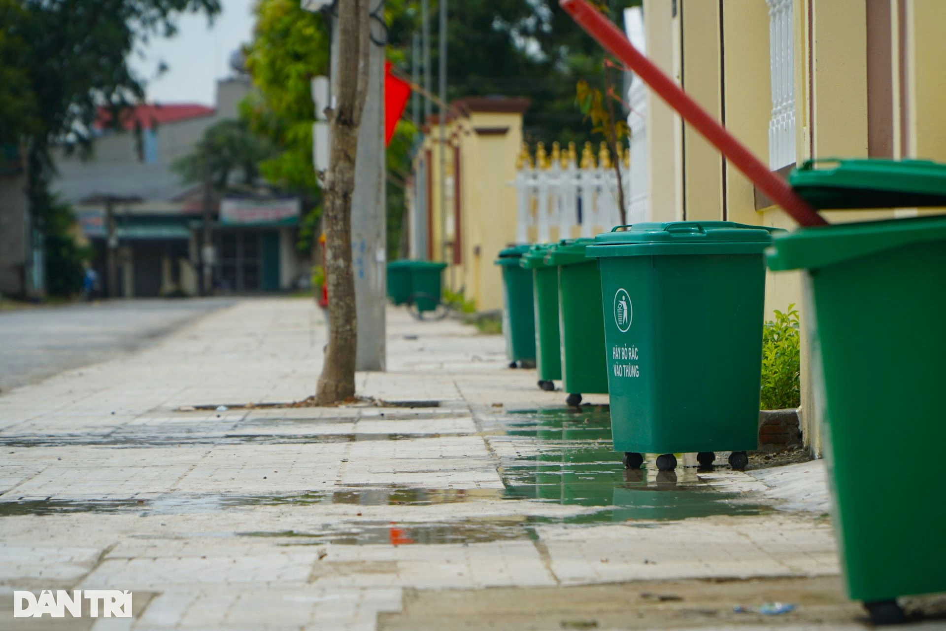 Nước mắt ngày từ sông nước chuyển lên ở khu biệt thự - 9 Nước mắt ngày từ sông nước chuyển lên ở khu biệt thự - 9