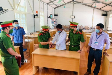 Bắt gã trai tẩm xăng giết vợ rồi tự tử bất thành