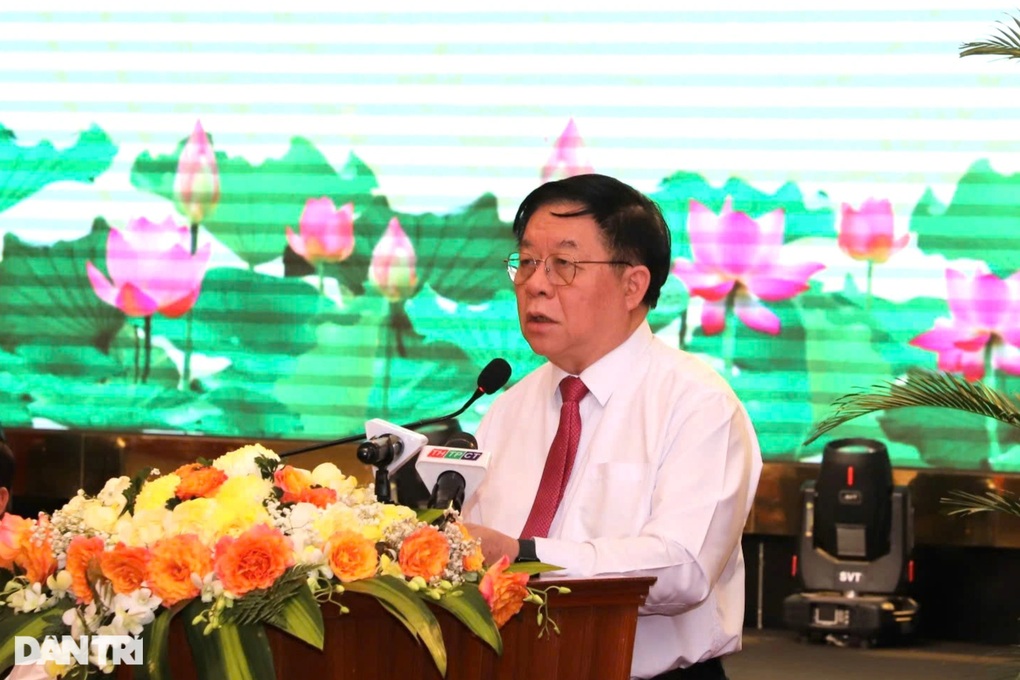 Ông Trần Cẩm Tú: Cần tạo nên đợt sinh hoạt chính trị sâu rộng - 4 Ông Trần Cẩm Tú: Cần tạo nên đợt sinh hoạt chính trị sâu rộng - 4