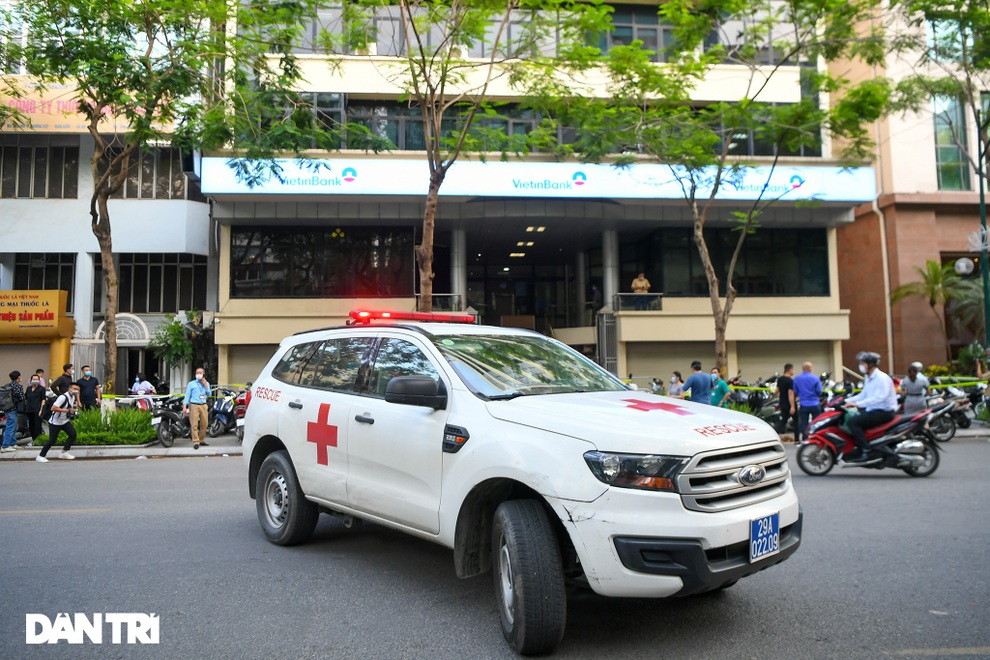 Hà Nội: Bước đầu xác định nguồn lây của nữ nhân viên ngân hàng - 1 Hà Nội: Bước đầu xác định nguồn lây của nữ nhân viên ngân hàng - 1