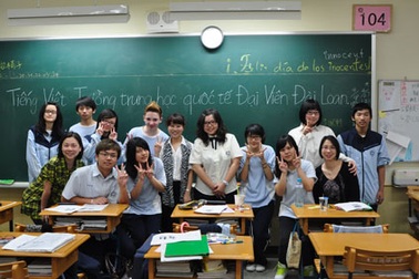 Gieo chữ Việt ở xứ Đài 