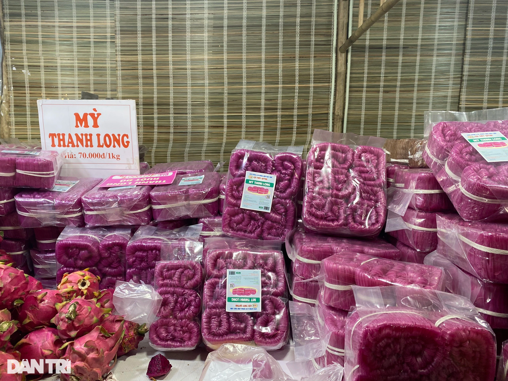 Ống hút phồng tôm, mì thanh long và đặc sản độc, lạ hút khách Thủ đô - 3 Ống hút phồng tôm, mì thanh long và đặc sản độc, lạ hút khách Thủ đô - 3