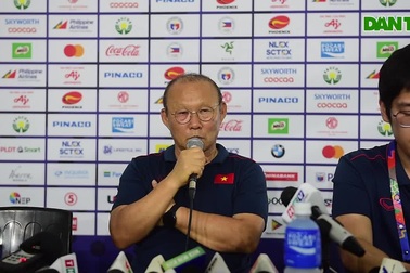 HLV Park lí giải về chiếc thẻ vàng do phản ứng trọng tài