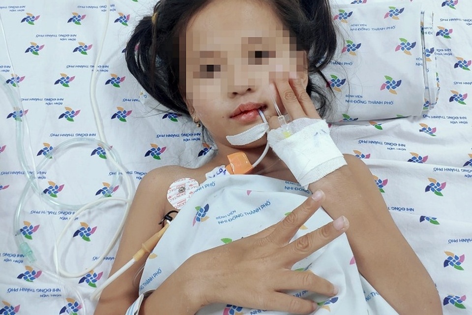 Bệnh nhi đột ngột bị liệt vì rối loạn hiếm gặp của cơ thể - 1 Bệnh nhi đột ngột bị liệt vì rối loạn hiếm gặp của cơ thể - 1