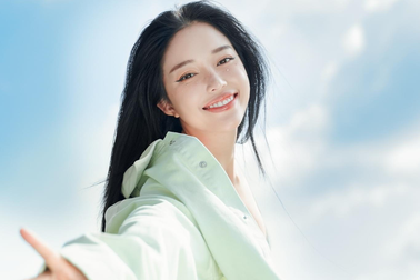 Linh Ngọc Đàm gây bất ngờ khi trông xinh đẹp, nhẹ nhàng tựa nàng thơ