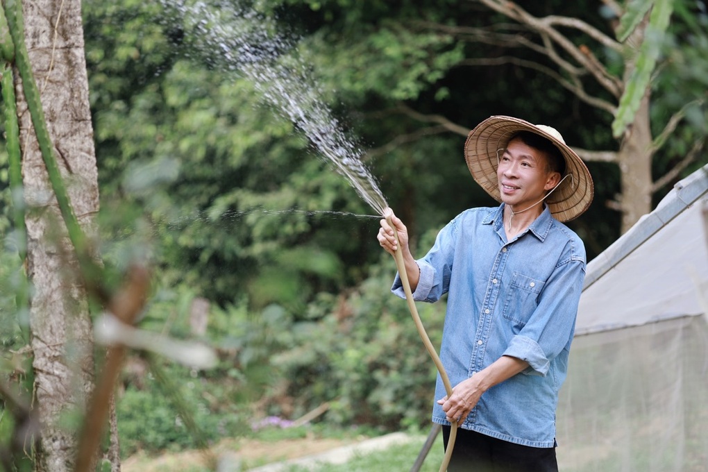 NSƯT Việt Hoàn: 60 tuổi sẽ giã từ sân khấu vì không muốn bị thương hại - 2 NSƯT Việt Hoàn: 60 tuổi sẽ giã từ sân khấu vì không muốn bị thương hại - 2