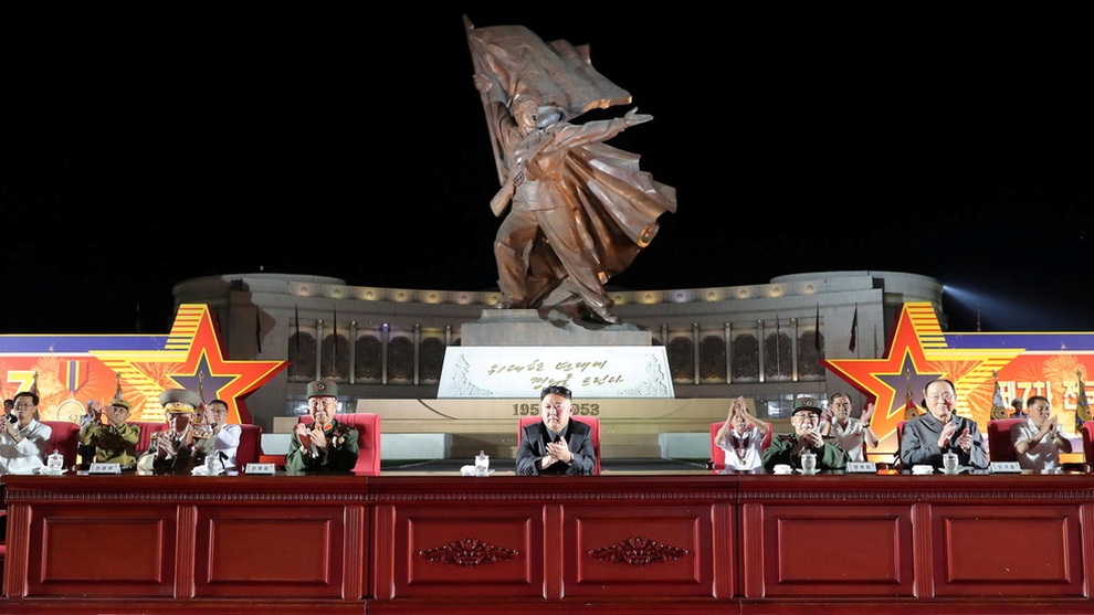 Ông Kim Jong-un thừa nhận Triều Tiên khó khăn vì Covid-19 như thời chiến - 1 Ông Kim Jong-un thừa nhận Triều Tiên khó khăn vì Covid-19 như thời chiến - 1