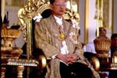 Thủ tướng Thaksin bị lật đổ vì tội “khi quân”?