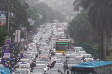 Hà Nội: Hàng nghìn phương tiện ùn ứ trên đường đẹp nhất Việt Nam