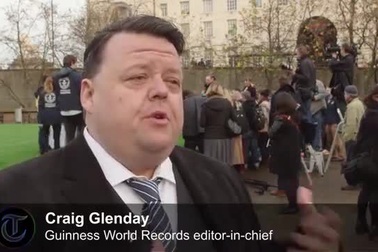 Video về cuộc gặp gỡ kỳ thú giữa người đàn ông cao và thấp nhất thế giới