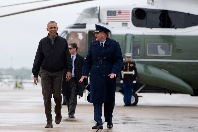 Tong thong Obama roi Washington, len duong toi Viet Nam hinh anh 6