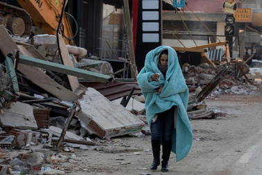 Hàng triệu người Thổ Nhĩ Kỳ, Syria mất nhà cửa giữa thời tiết đóng băng