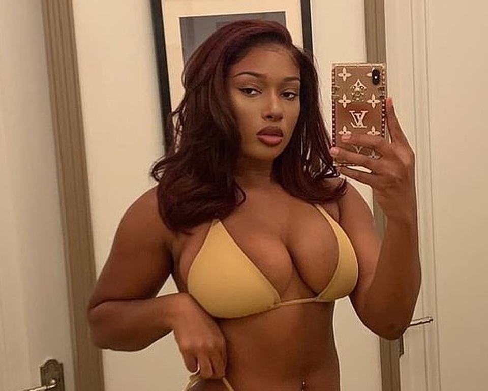 Đường cong bốc lửa của Megan Thee Stallion - 2 Đường cong bốc lửa của Megan Thee Stallion - 2
