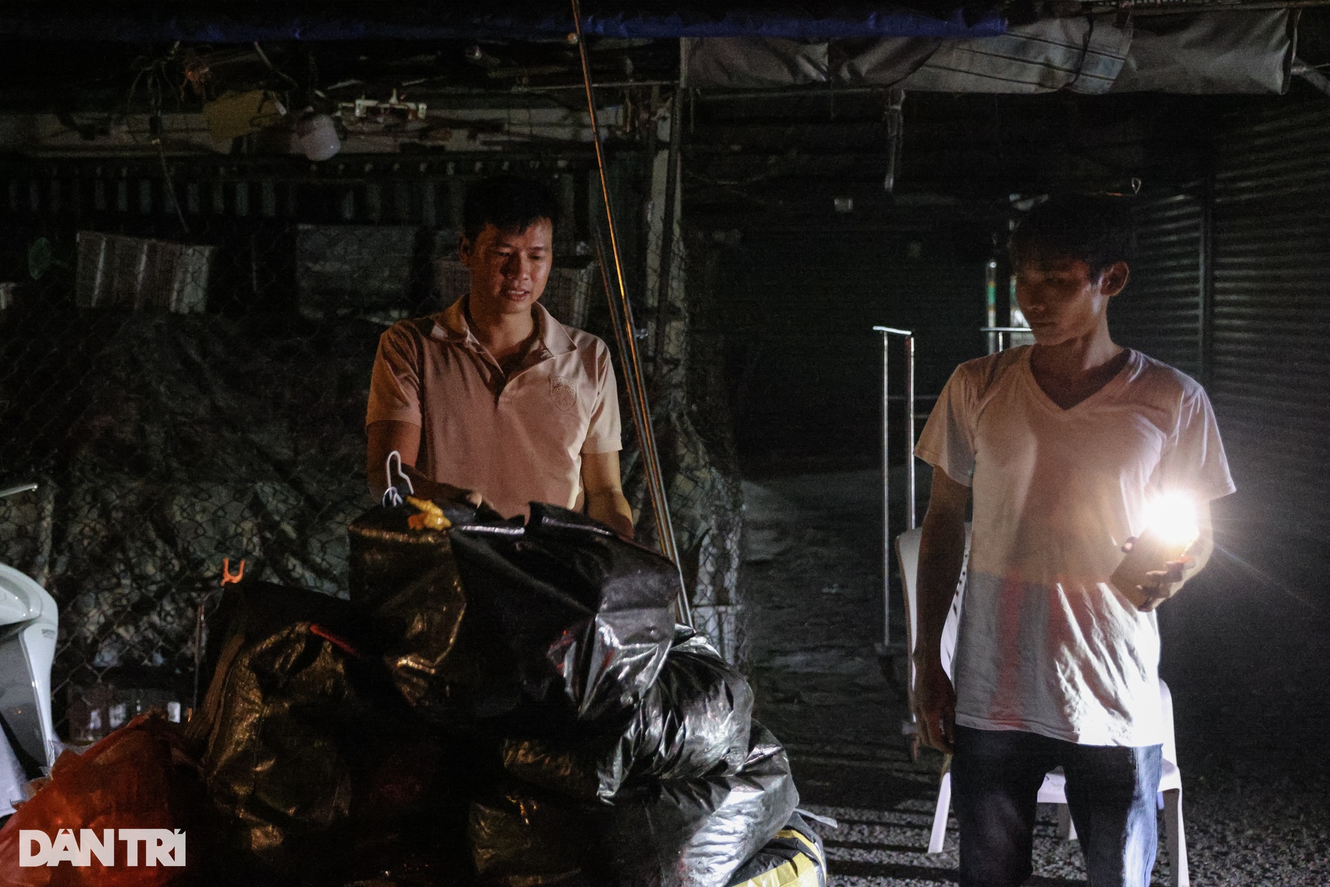 Hiện trường vụ cháy dãy ki-ốt ở chợ Thanh Đa - 9 Hiện trường vụ cháy dãy ki-ốt ở chợ Thanh Đa - 9