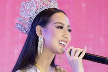 Bị hỏi bất ngờ, Hoa hậu Bảo Ngọc "bắn" tiếng Anh được dân mạng khen ngợi hết lời