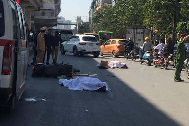 Hà Nội: 2 người tử nạn sau cú va chạm với xe tải