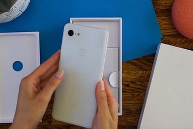 Chưa ra mắt, smartphone Pixel 3 XL của Google đã lộ video mở hộp rõ nét