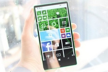 Cận cảnh smartphone không viền màn hình được Microsoft phát triển từ năm 2014