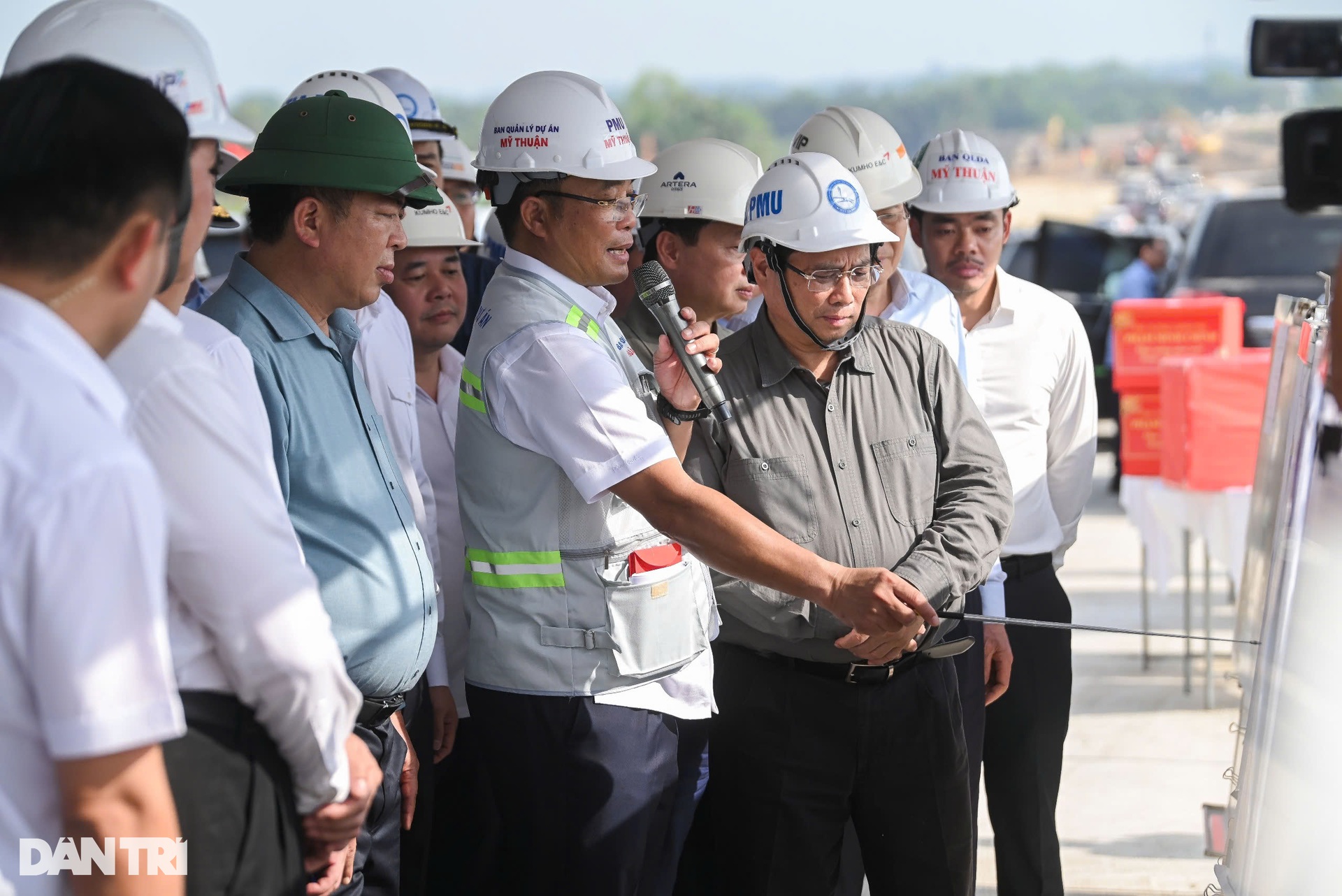 Thủ tướng thị sát cầu Nhơn Trạch trên tuyến Vành đai 3 TPHCM - 2 Thủ tướng thị sát cầu Nhơn Trạch trên tuyến Vành đai 3 TPHCM - 2