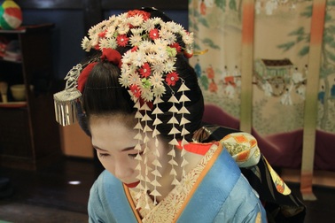 Kanzashi: Chiếc trâm cài tô điểm vẻ đẹp của phụ nữ Nhật khi mặc kimono