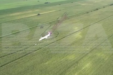 Đâm phải đàn chim, máy bay Nga chở 233 người lê bụng xuống cánh đồng ngô