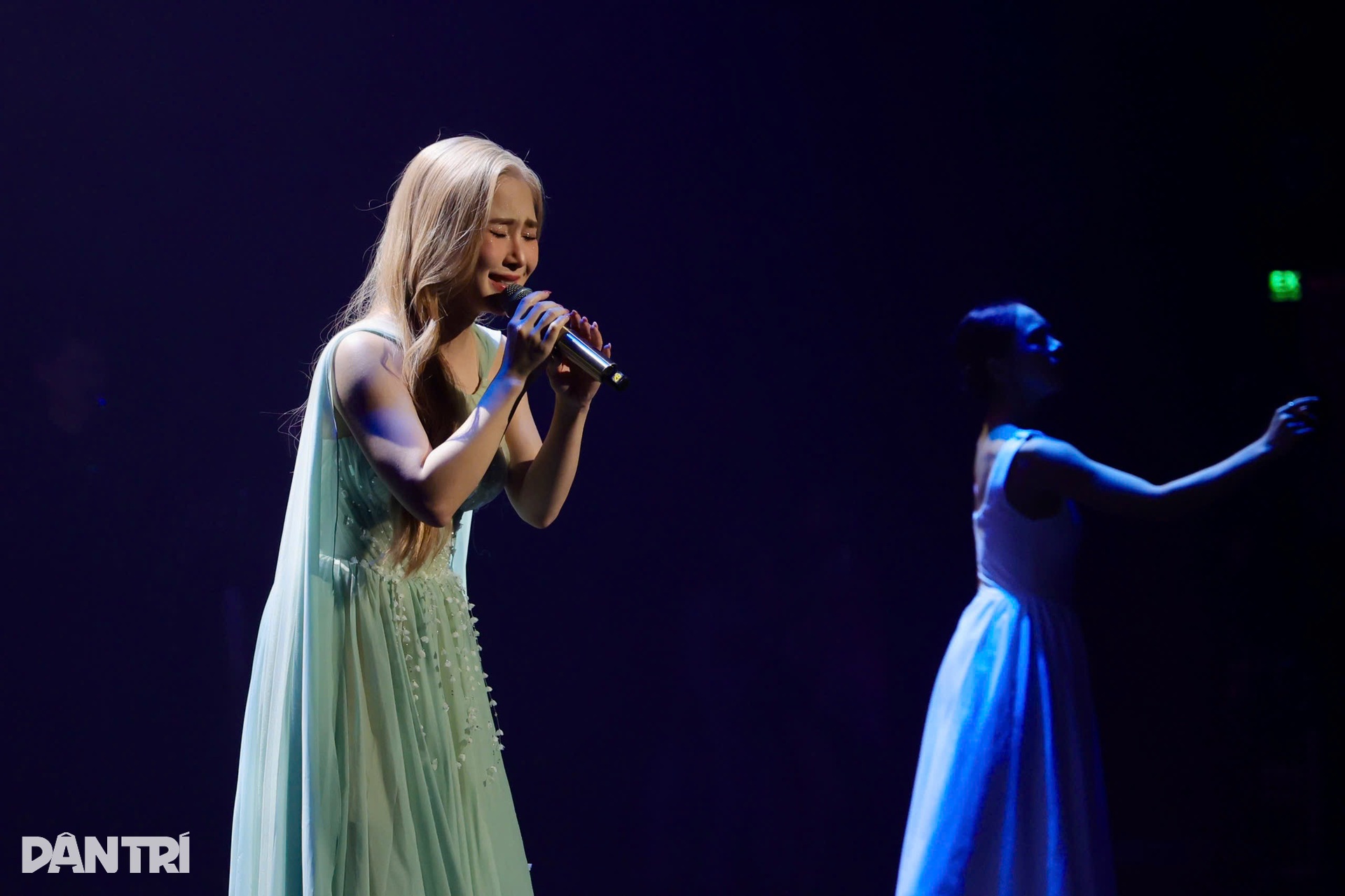 Những khoảnh khắc ấn tượng, bùng nổ trong concert Rực rỡ ngày mới - 9 Những khoảnh khắc ấn tượng, bùng nổ trong concert Rực rỡ ngày mới - 9